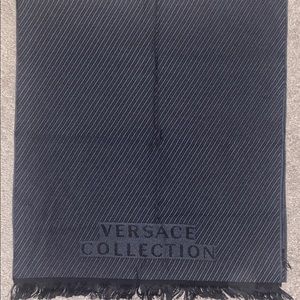 Perfect condition men's 100% wool Versace scarf! Worn once